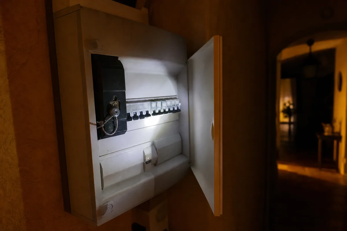 Coupure d'électricité à Draguignan : réagir avant d'appeler